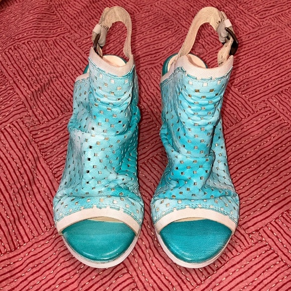 Unity in Diversity turquoise and Cream Heels with Chunky Heel - Picture 7 of 16